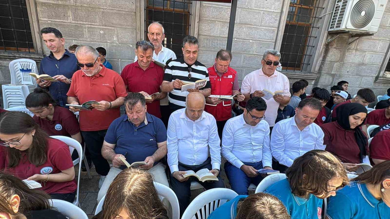 ZONGULDAK'IN ALAPLI İLÇESİNDE, KİTAP OKUMA ALIŞKANLIĞINI TEŞVİK ETMEK VE ÖĞRENCİLERİ YAZ TATİLİNDE...