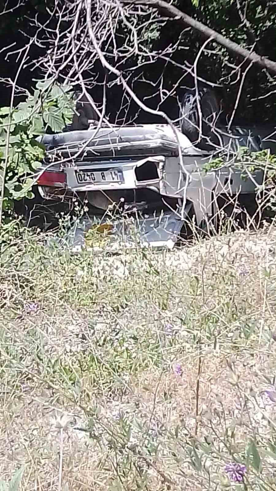 ZONGULDAK'IN ALAPLI İLÇESİNDE KONTROLDEN ÇIKAN OTOMOBİLİN YAKLAŞIK 20 METRE AŞAĞIDAKİ ORMANLIK...