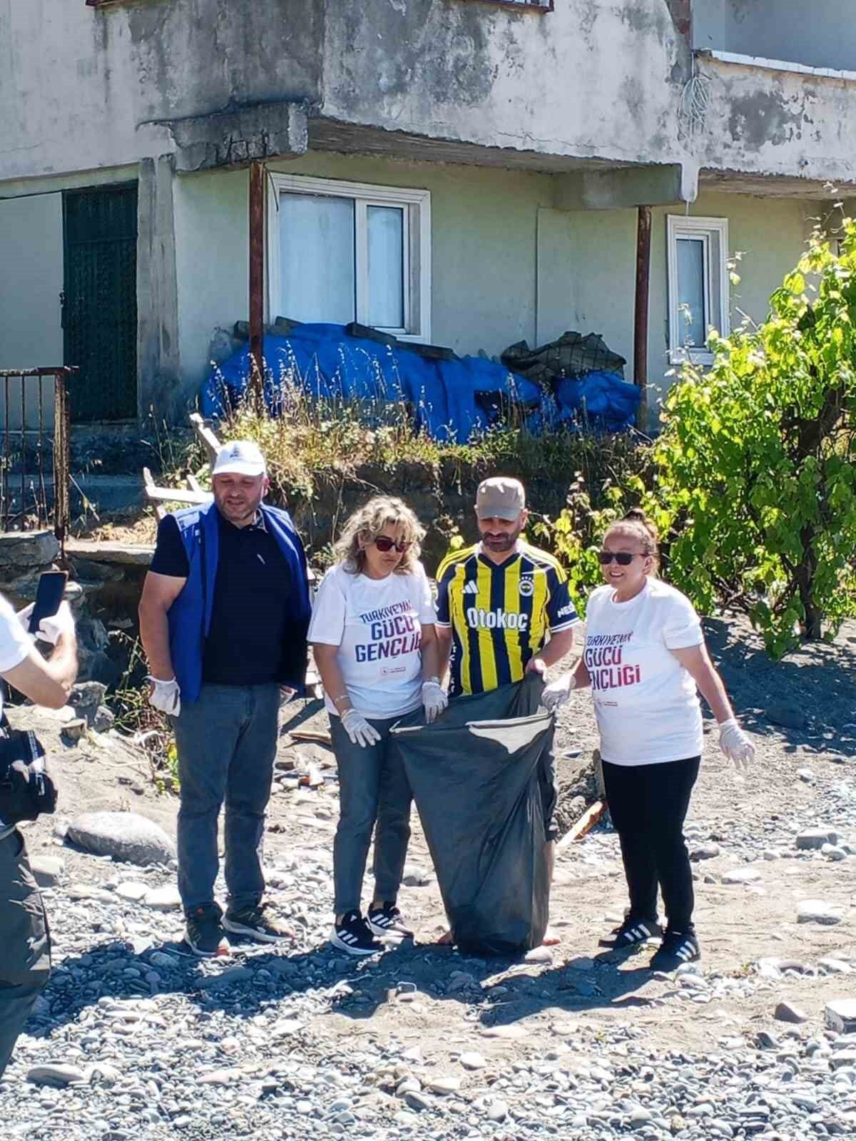 ZONGULDAK'IN ÇATALAĞZI BELDESİNDE, ÇEVRE HAFTASI ETKİNLİKLERİ KAPSAMINDA ÖMERAĞZI SAHİLİ'NDE GENİŞ...