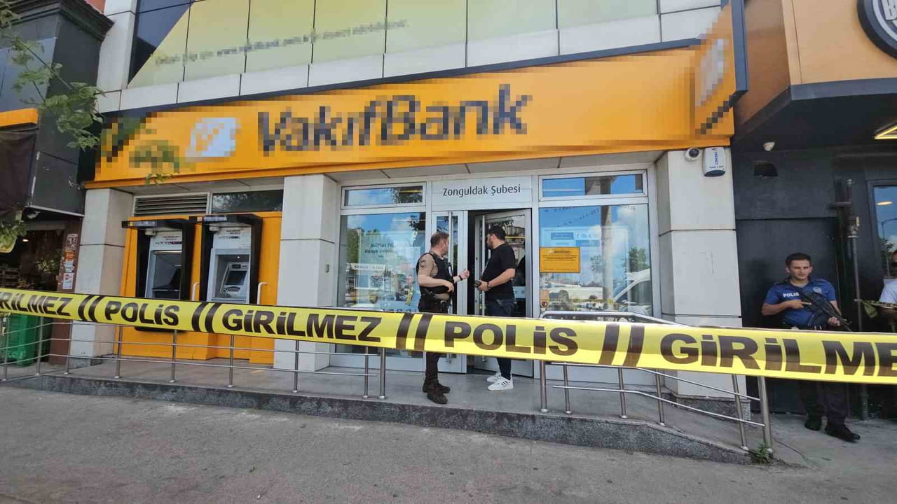 ZONGULDAK'IN SOĞUKSU SEMTİNDE BİR BANKA ŞUBESİNİN TİCARİ MÜŞTERİLER KATINDA BİR ŞÜPHELİ, İDDİAYA...