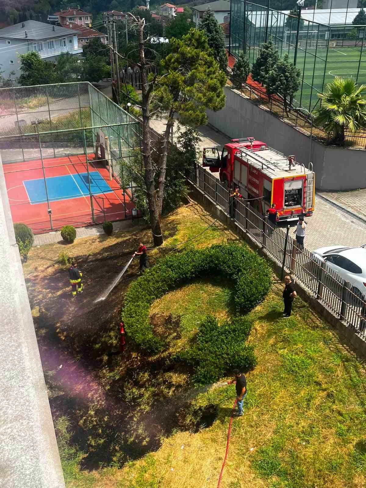 ZONGULDAK'TA BİR ÖĞRENCİ YURDUNDA ÇIKAN YANGIN PANİĞE NEDEN OLDU.