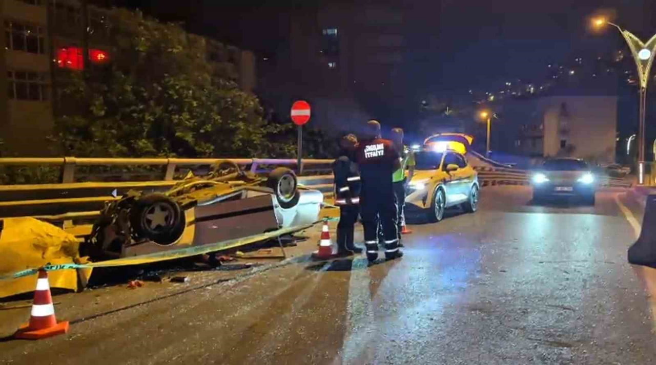 ZONGULDAK'TA KORKUNÇ KAZA; 19 YAŞINDAKİ SÜRÜCÜ AĞIR YARALANDI