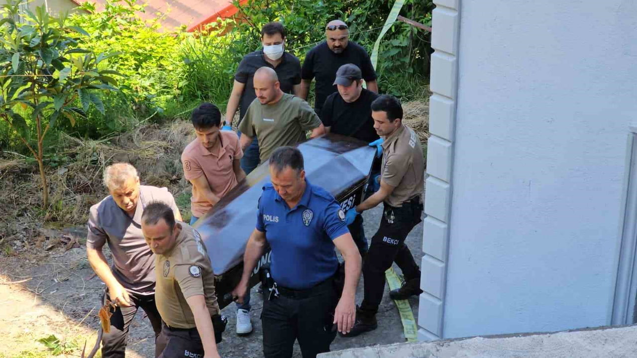 ZONGULDAK'TA MESAİSİNE GİTMEYEN VE TELEFONLARINA YANIT VERMEYEN 50 YAŞINDAKİ SAĞLIK ÇALIŞANI FATİH...