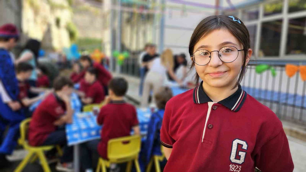 ZONGULDAK'TA ORTAOKUL ÖĞRENCİSİ DURU ÖZDEMİR, BİR YIL ÖNCE HOBİ OLARAK BAŞLADIĞI MUM YAPIMINI...