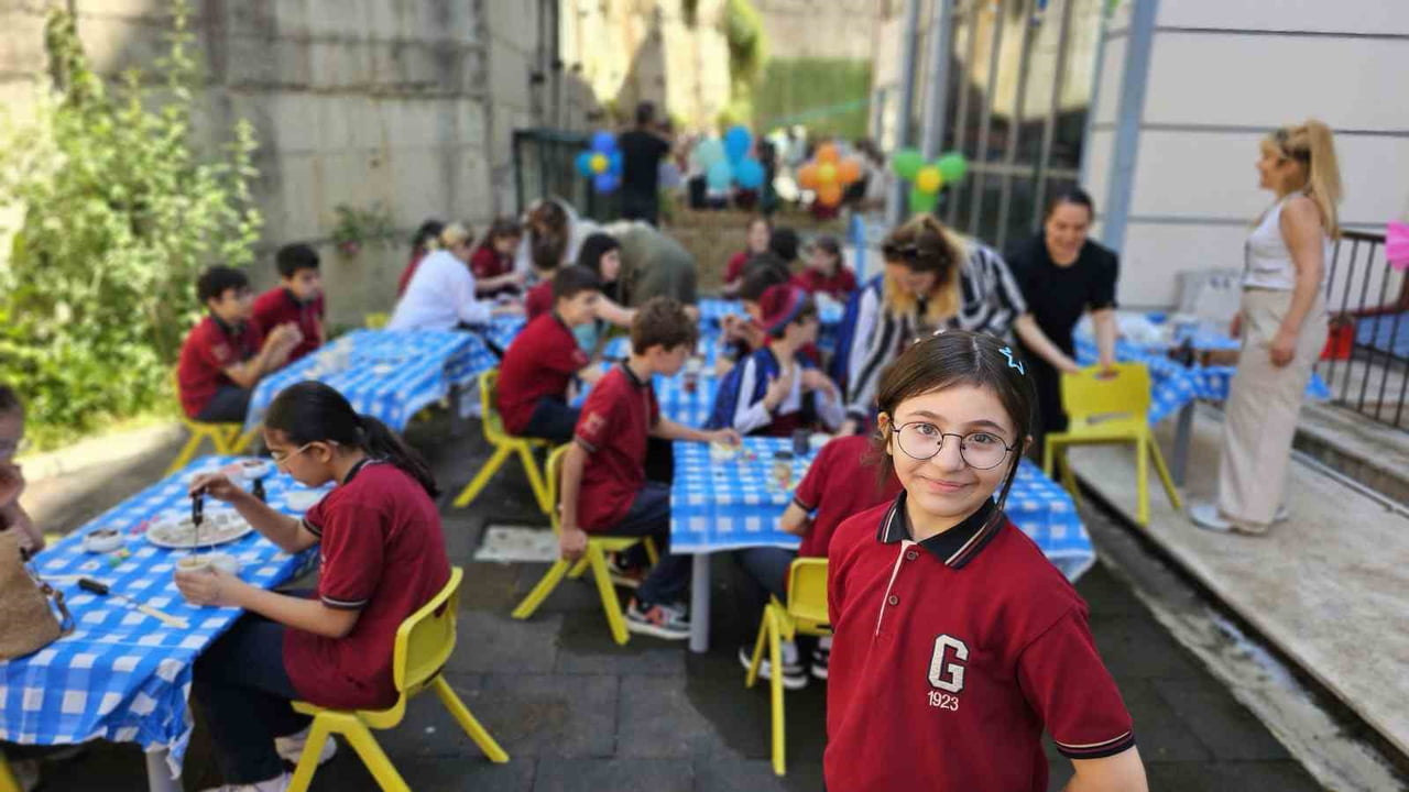 ZONGULDAK'TA ORTAOKUL ÖĞRENCİSİ DURU ÖZDEMİR, BİR YIL ÖNCE HOBİ OLARAK BAŞLADIĞI MUM YAPIMINI...