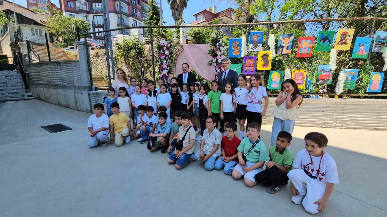 ZONGULDAK BAHÇELİEVLER İLKOKULU ÖĞRENCİLERİ, YIL BOYUNCA KENDİ EMEKLERİYLE HAZIRLADIKLARI RESİM...