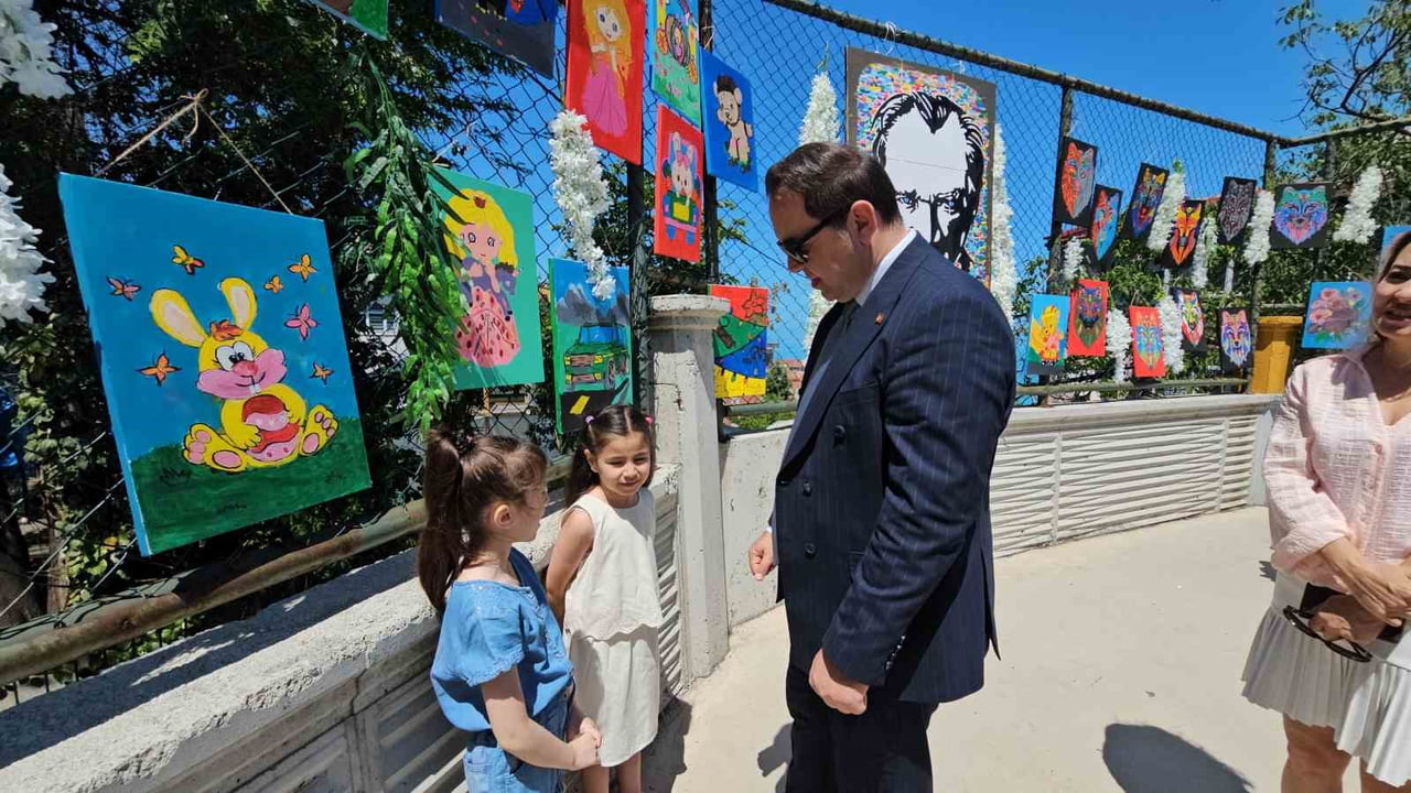 ZONGULDAK BAHÇELİEVLER İLKOKULU ÖĞRENCİLERİ, YIL BOYUNCA KENDİ EMEKLERİYLE HAZIRLADIKLARI RESİM...