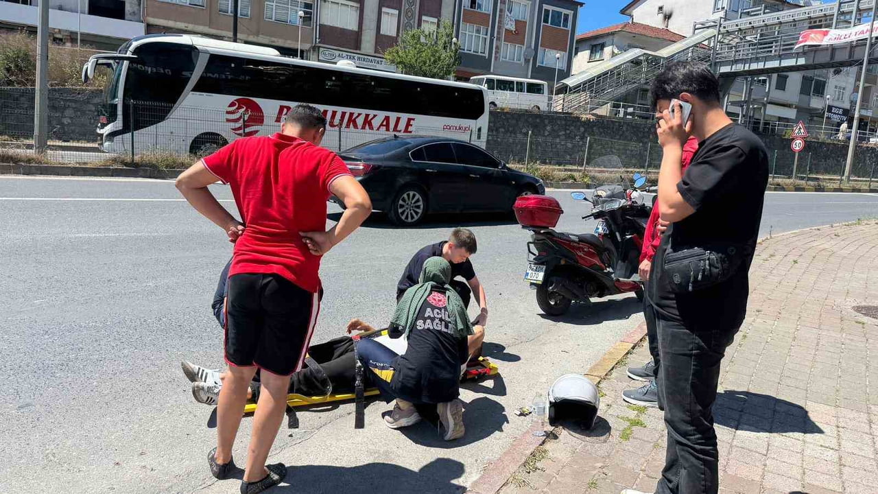 ZONGULDAK (İHA) - ZONGULDAK'IN ALAPLI İLÇESİNDE MEYDANA GELEN TEK TARAFLI MOTOSİKLET KAZASINDA BİR...