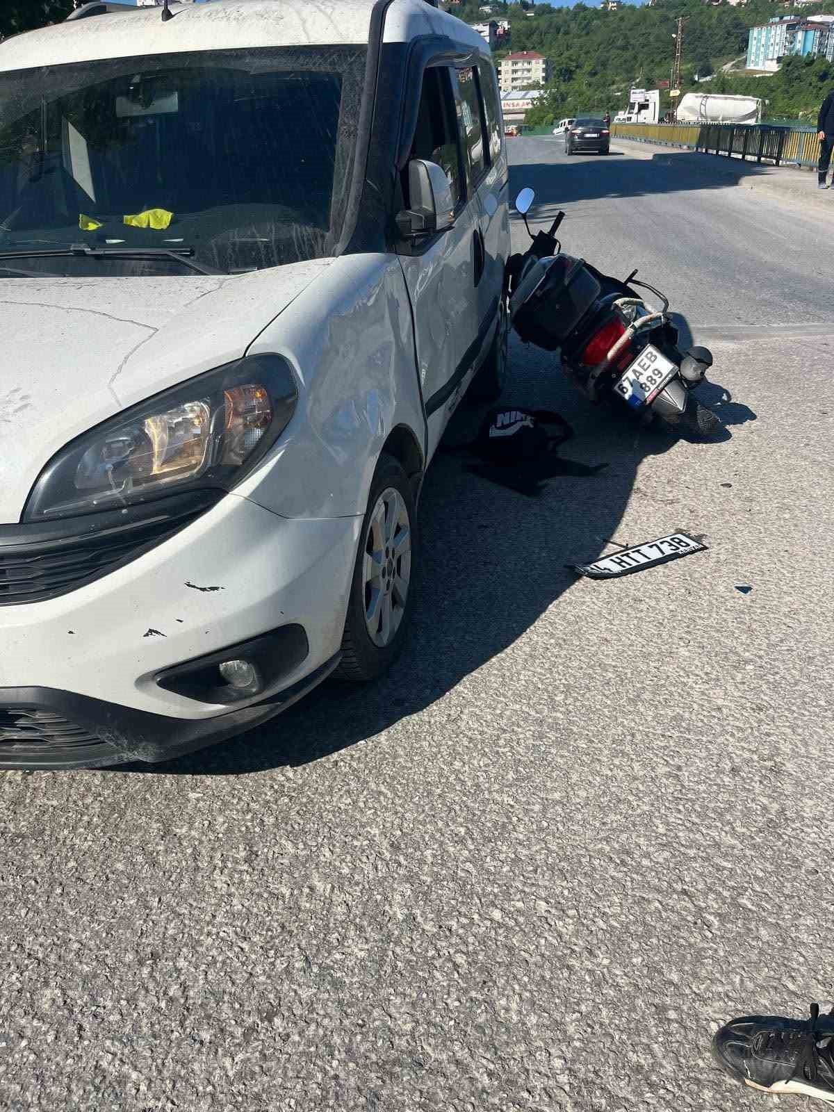 ZONGULDAK (İHA) - ZONGULDAK'IN ALAPLI İLÇESİNDE MEYDANA GELEN TRAFİK KAZASINDA MOTOSİKLETTE...