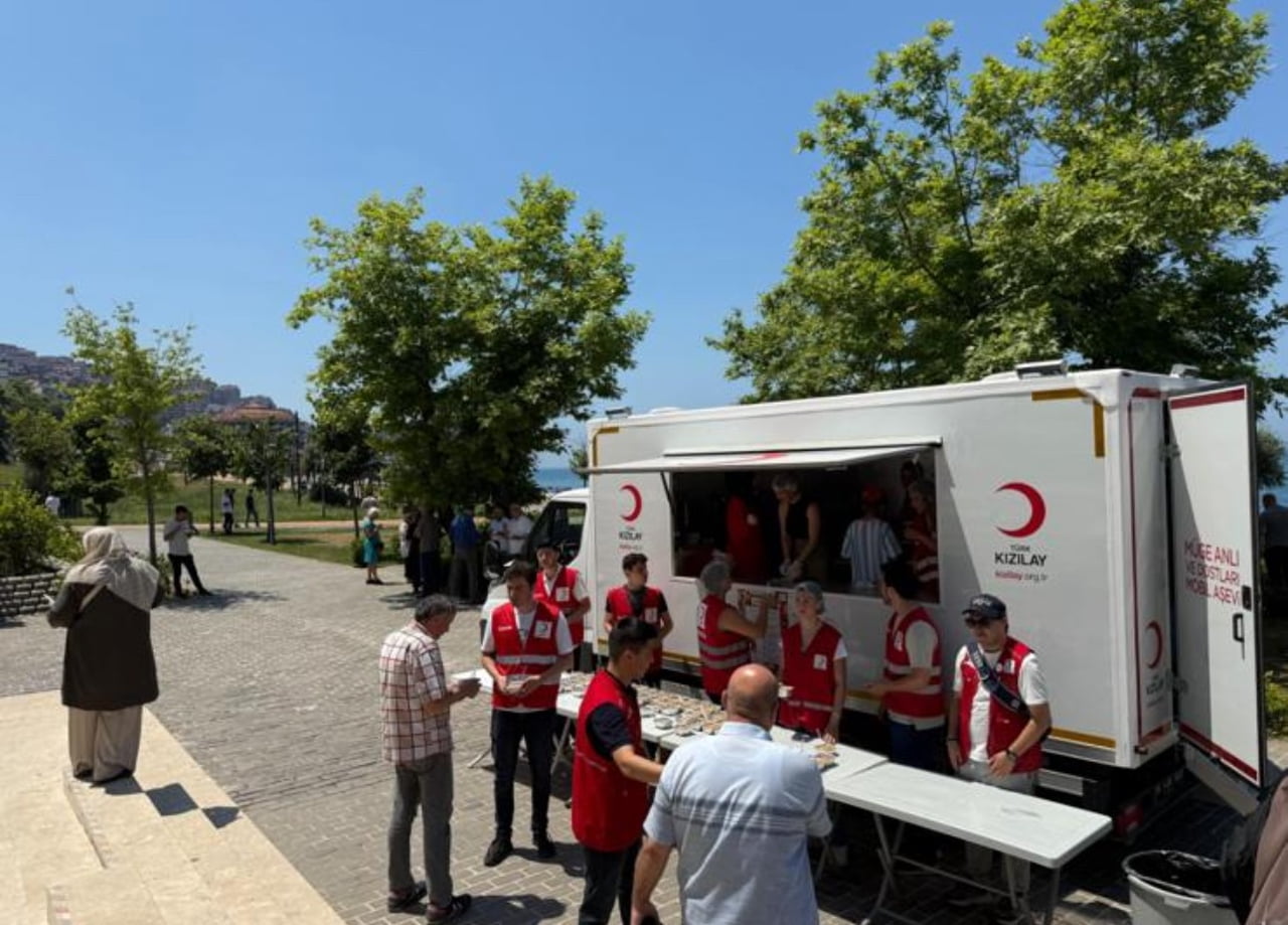ZONGULDAK(İHA)-ZONGULDAK GENÇ KIZILAY EKİBİ AŞURE GÜNÜNÜ UNUTMADI.