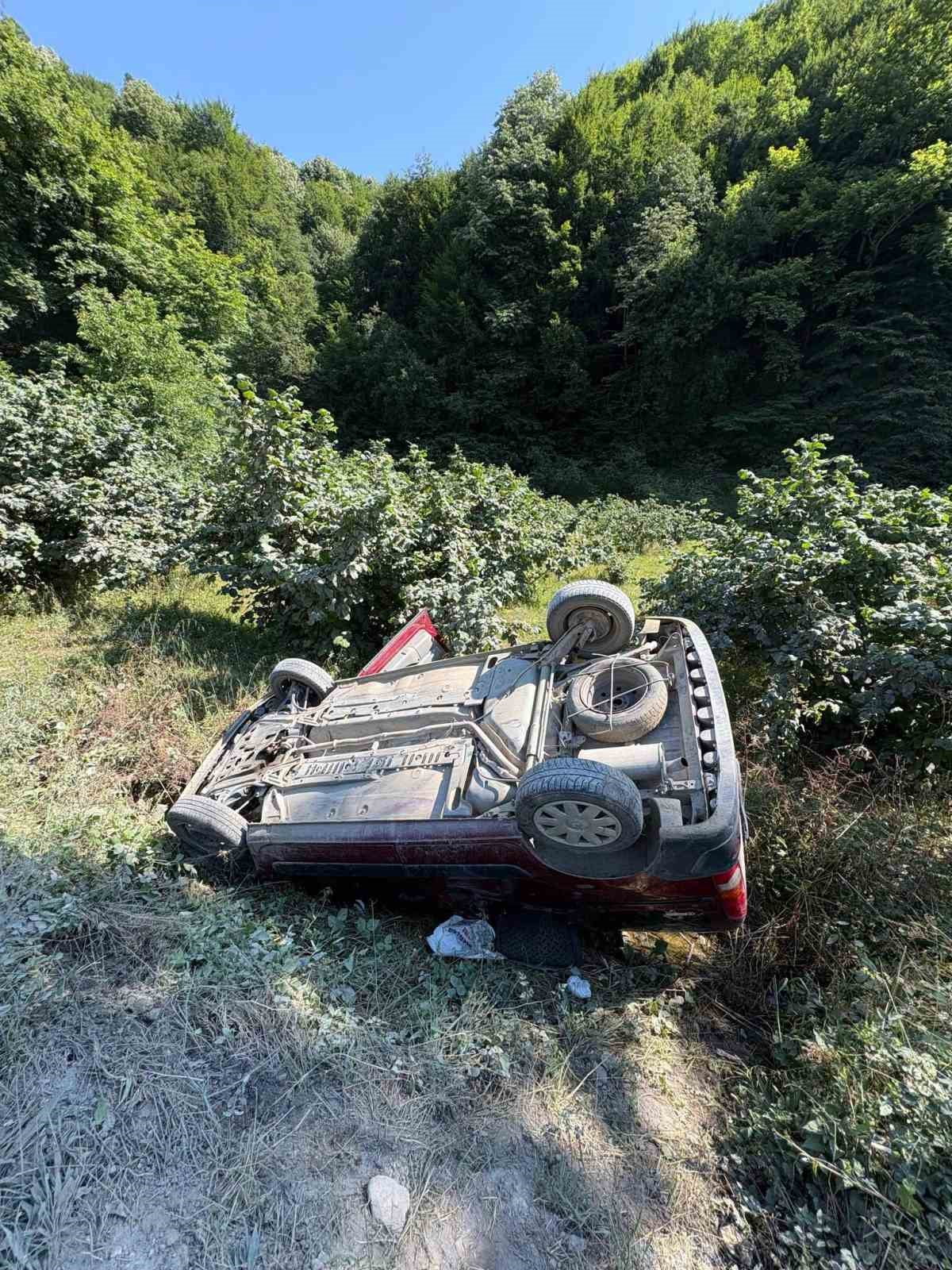 ZONGULDAK (İHA) - ZONGULDAK’IN ALAPLI İLÇESİNDE MEYDANA GELEN TRAFİK KAZASINDA, KONTROLDEN ÇIKAN...