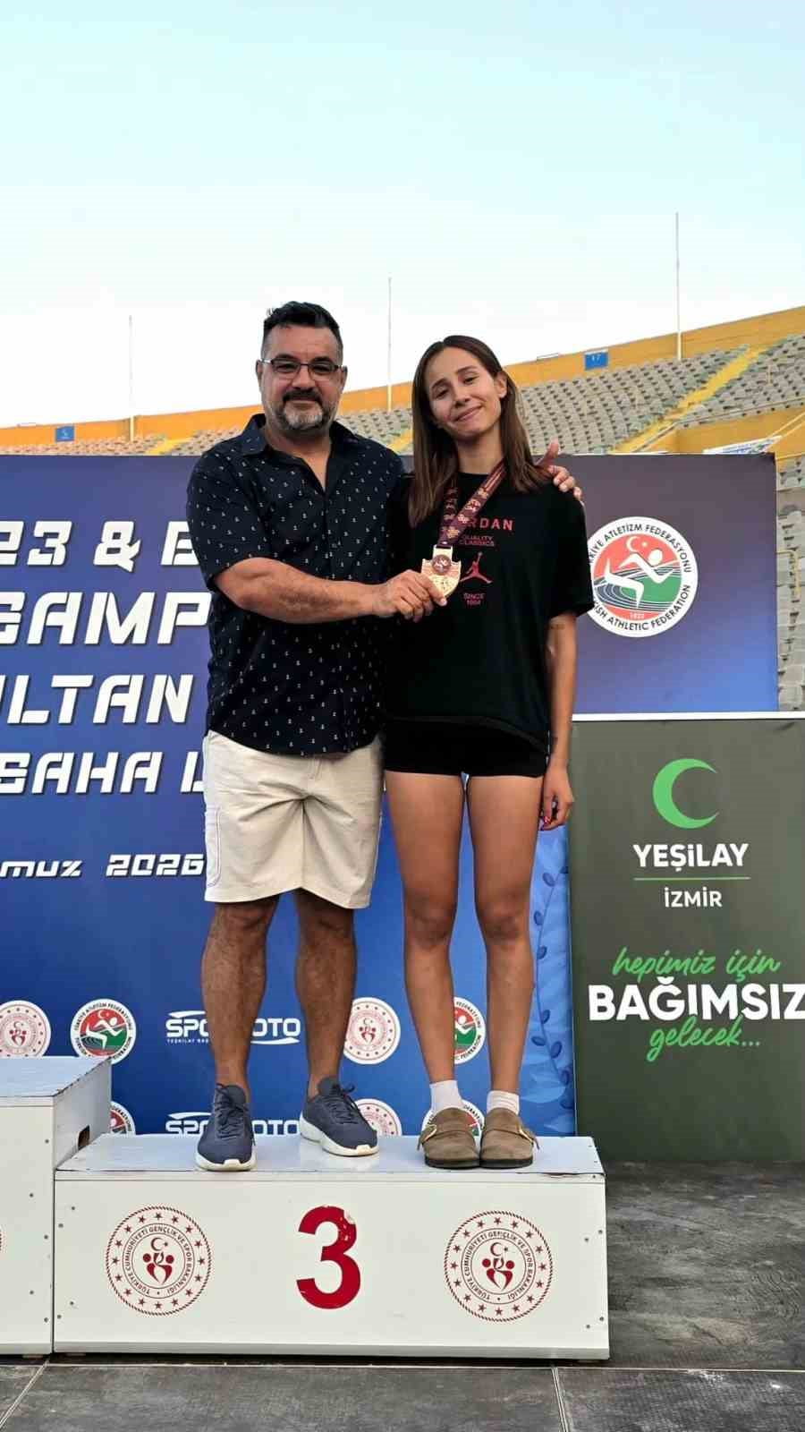 100 METRE ENGELLİ BRANŞINDA YARIŞAN DEFNE TUNA DA U23 KATEGORİSİNDE TÜRKİYE ÜÇÜNCÜLÜĞÜNÜ ELDE...