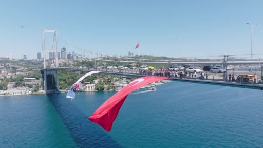 15 Temmuz'un sembolü Kırmızı Beyaz: 5 dev köprü Türk bayraklarıyla donatıldı