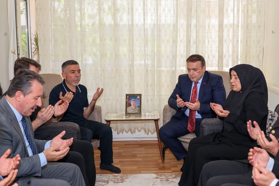 15 TEMMUZ’DA ŞEHİT AİLESİNE ANLAMLI ZİYARET