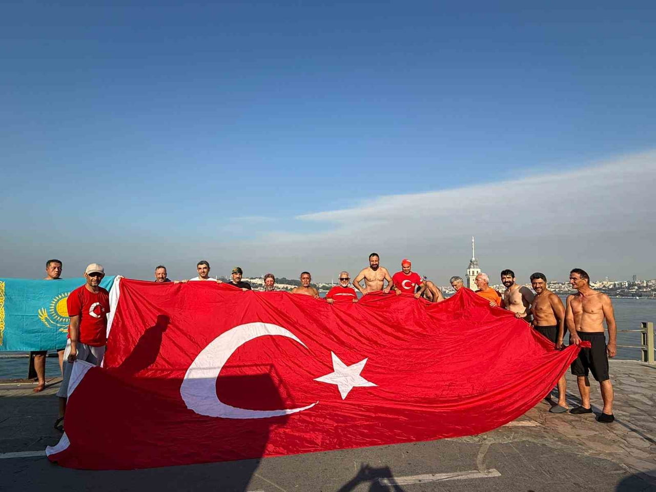 15 TEMMUZ DEMOKRASİ VE MİLLİ BİRLİK GÜNÜ'NÜN 10'UNCU YILI DOLAYISIYLA BİR ARAYA GELEN YÜZÜCÜLER...