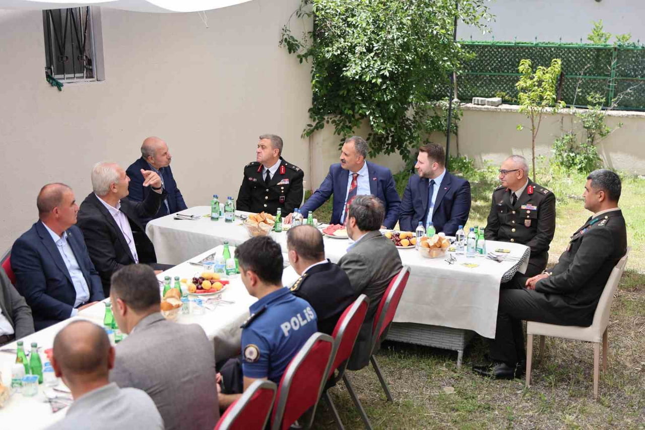 15 TEMMUZ DEMOKRASİ VE MİLLÎ BİRLİK GÜNÜ ANMA ETKİNLİKLERİ KAPSAMINDA AĞRI VALİSİ DR. ÖNDER...