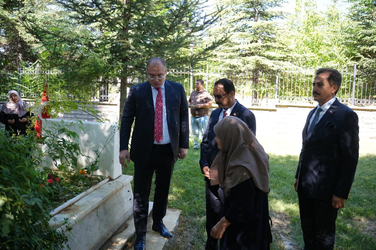 15 TEMMUZ DEMOKRASİ VE MİLLÎ BİRLİK GÜNÜ ÇERÇEVESİNDE AFYONKARAHİSAR BOLVADİN ŞEHİTLİĞİ’NDE ANMA...