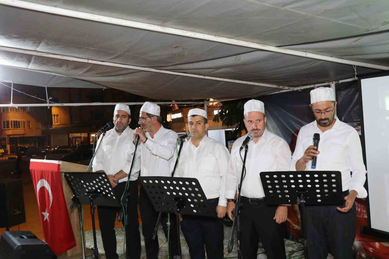 15 TEMMUZ DEMOKRASİ VE MİLLÎ BİRLİK GÜNÜ DOLAYISIYLA ERZURUM'UN OLTU İLÇESİNDE DÜZENLENEN ANMA...
