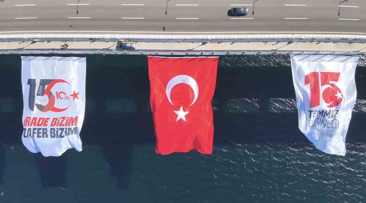 15 TEMMUZ DEMOKRASİ VE MİLLÎ BİRLİK GÜNÜ ETKİNLİKLERİ ÇERÇEVESİNDE 1915 ÇANAKKALE KÖPRÜSÜ’NDE TÜRK...