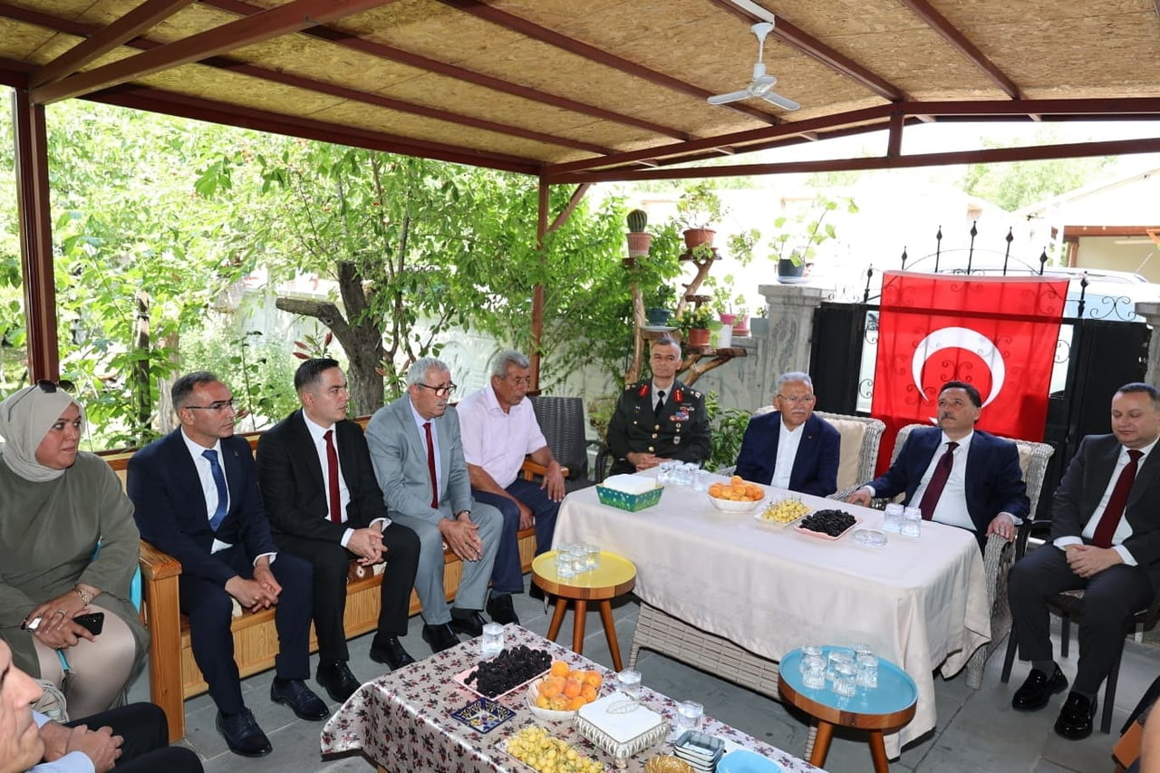 15 TEMMUZ DEMOKRASİ VE MİLLÎ BİRLİK GÜNÜ KAPSAMINDA, BÜNYANLI 15 TEMMUZ ŞEHİDİ CENNET YİĞİT KABRİ...