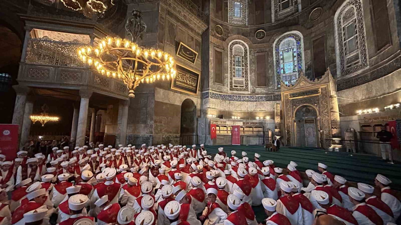 15 TEMMUZ HAİN DARBE GİRİŞİMİNİN 10'UNCU YIL DÖNÜMÜ NEDENİYLE 253 ŞEHİT İÇİN FATİH'TE BULUNAN...