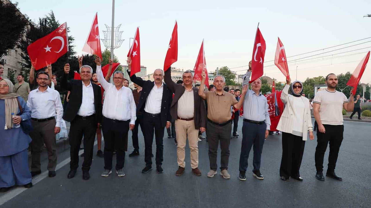 15 TEMMUZ HAİN DARBE GİRİŞİMİNİN 10. YIL DÖNÜMÜNDE, KAYSERİ İŞ DÜNYASI YİNE MEYDANLARDAYDI....