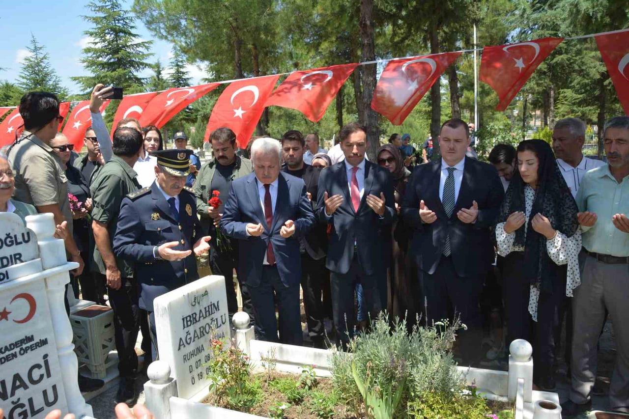 15 TEMMUZ ŞEHİDİ AĞAROĞLU, MEZARI BAŞINDA YAD EDİLDİ