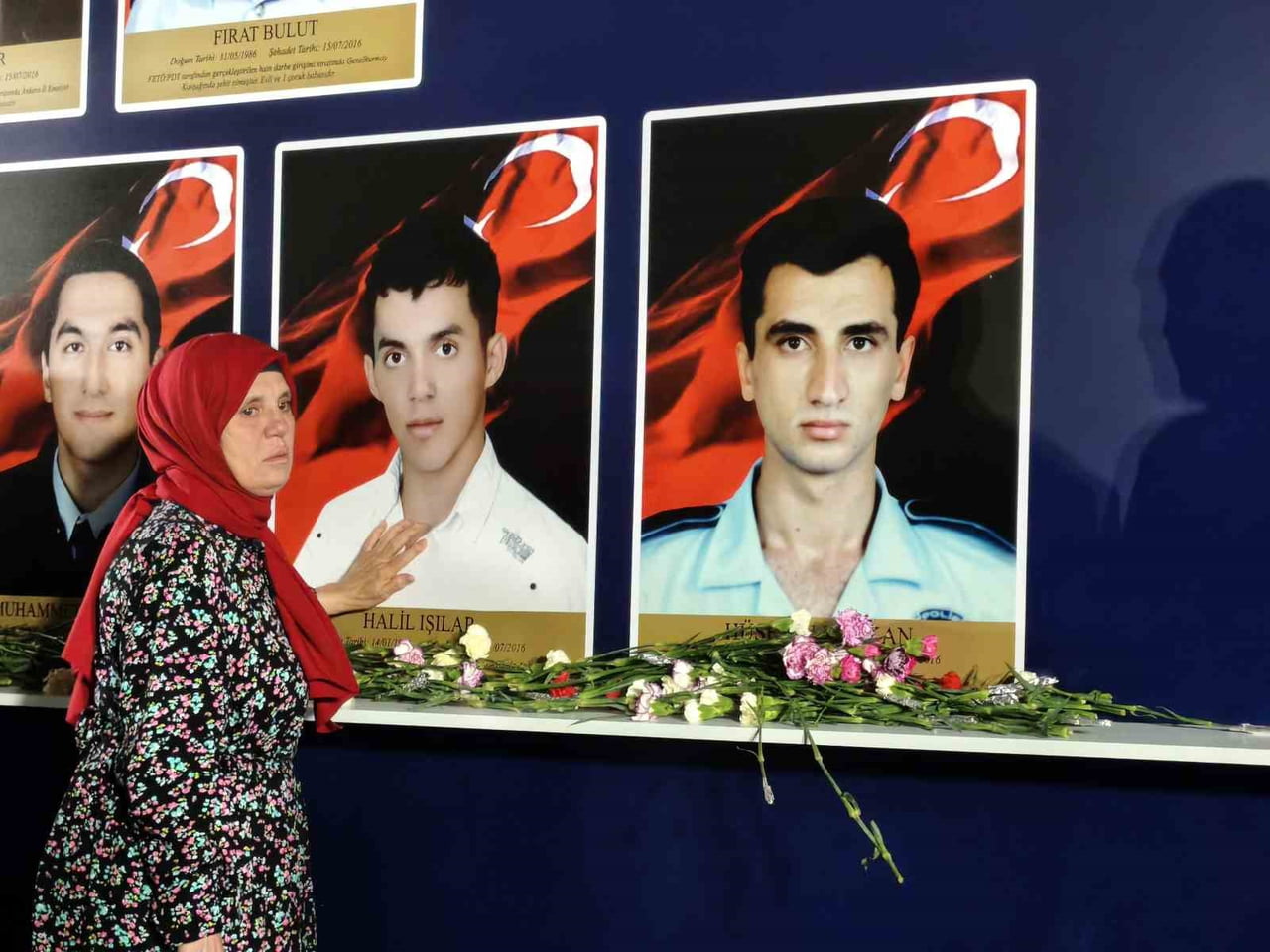 15 TEMMUZ ŞEHİDİ HALİL IŞILAR'IN ANNESİ HÜLYA IŞILAR, "BEN EVLATSIZ YAŞARIM AMA VATANSIZ...