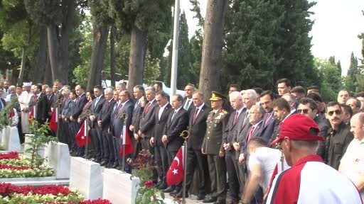 15 Temmuz şehitleri için Edirnekapı Şehitliği'nde anma töreni düzenlendi