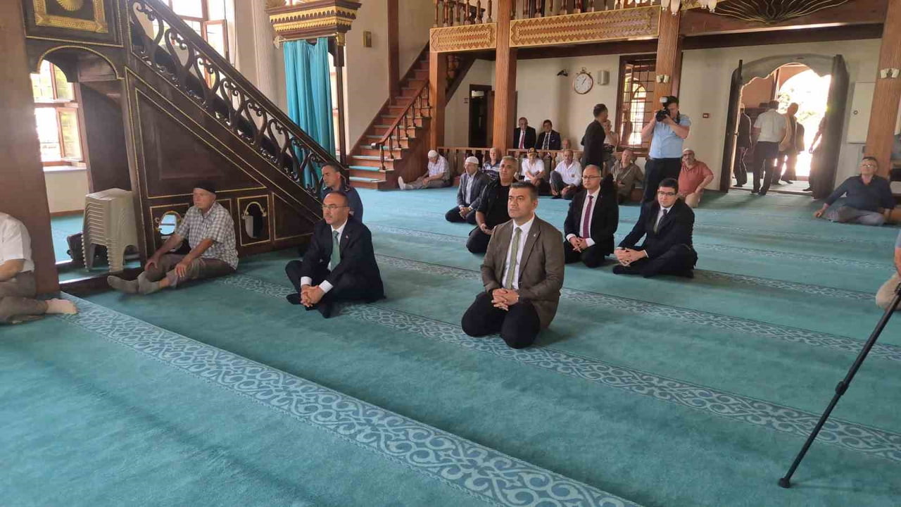 15 TEMMUZ ŞEHİTLERİ İÇİN MEVLİD-İ ŞERİF PROGRAMI DÜZENLENDİ
