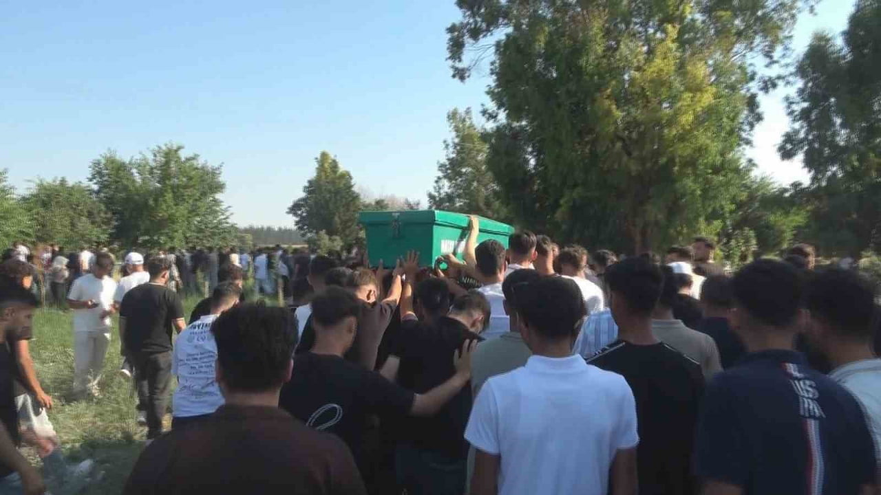 19 YAŞINDAKİ GENÇ İÇİN CENAZE TÖRENİ DÜZENLENDİ