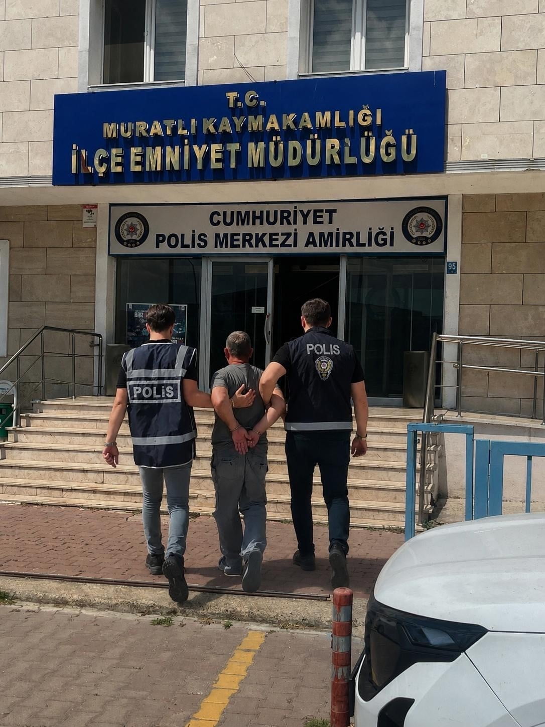 19 YIL KESİNLEŞMİŞ CEZASI BULUNAN HÜKÜMLÜ FİRARİ, EMNİYETİN OPERASYONUYLA KISKIVRAK...