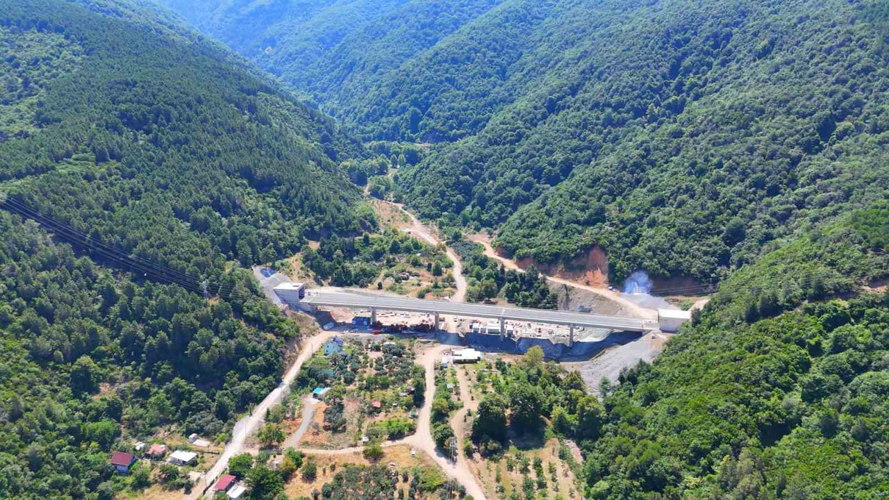 1998 YILINDA İHALE EDİLEN VE YILLARDIR TAMAMLANMASI BEKLENEN YALOVA-ARMUTLU KARA YOLU...