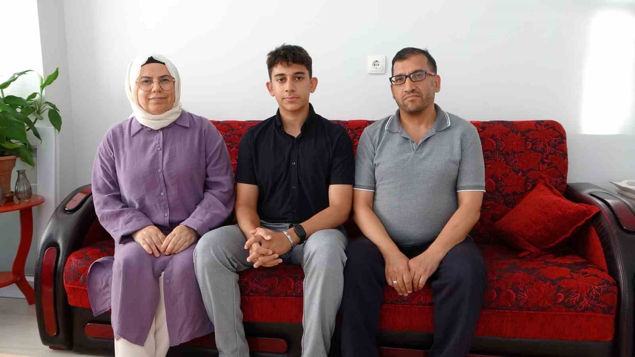 2026 LGS'DE TÜM SORULARI DOĞRU YANITLAYARAK TÜRKİYE BİRİNCİLERİ ARASINA GİREN HAMZA İNCEBAY...