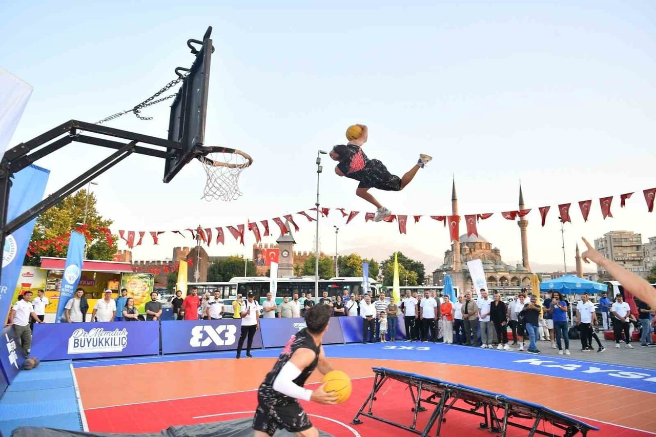 2029 DÜNYA SPOR BAŞKENTİ UNVANINI TAŞIYAN KAYSERİ, BÜYÜKŞEHİR BELEDİYE BAŞKANI DR. MEMDUH...