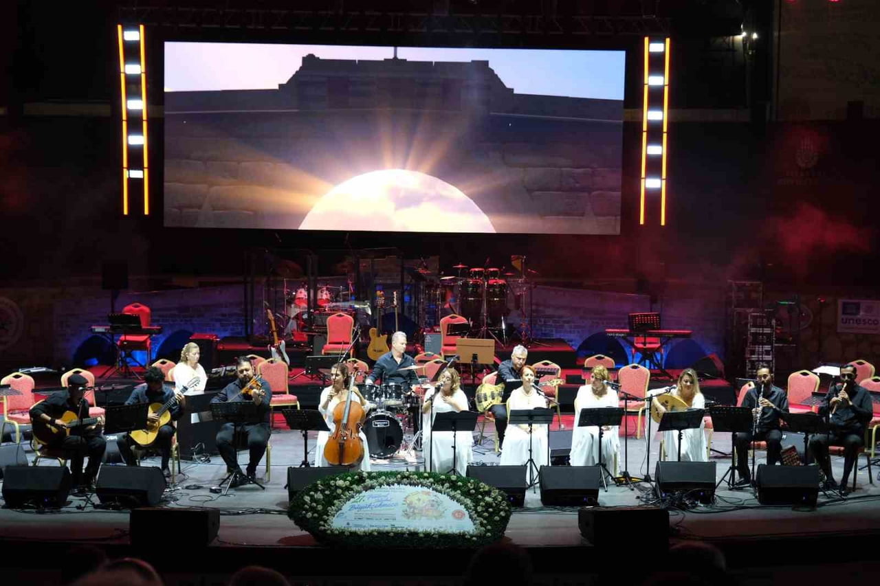 27. ULUSLARARASI İSTANBUL BÜYÜKÇEKMECE KÜLTÜR VE SANAT FESTİVALİ’NDE SAHNE ALAN GRUP KÖPRÜ...