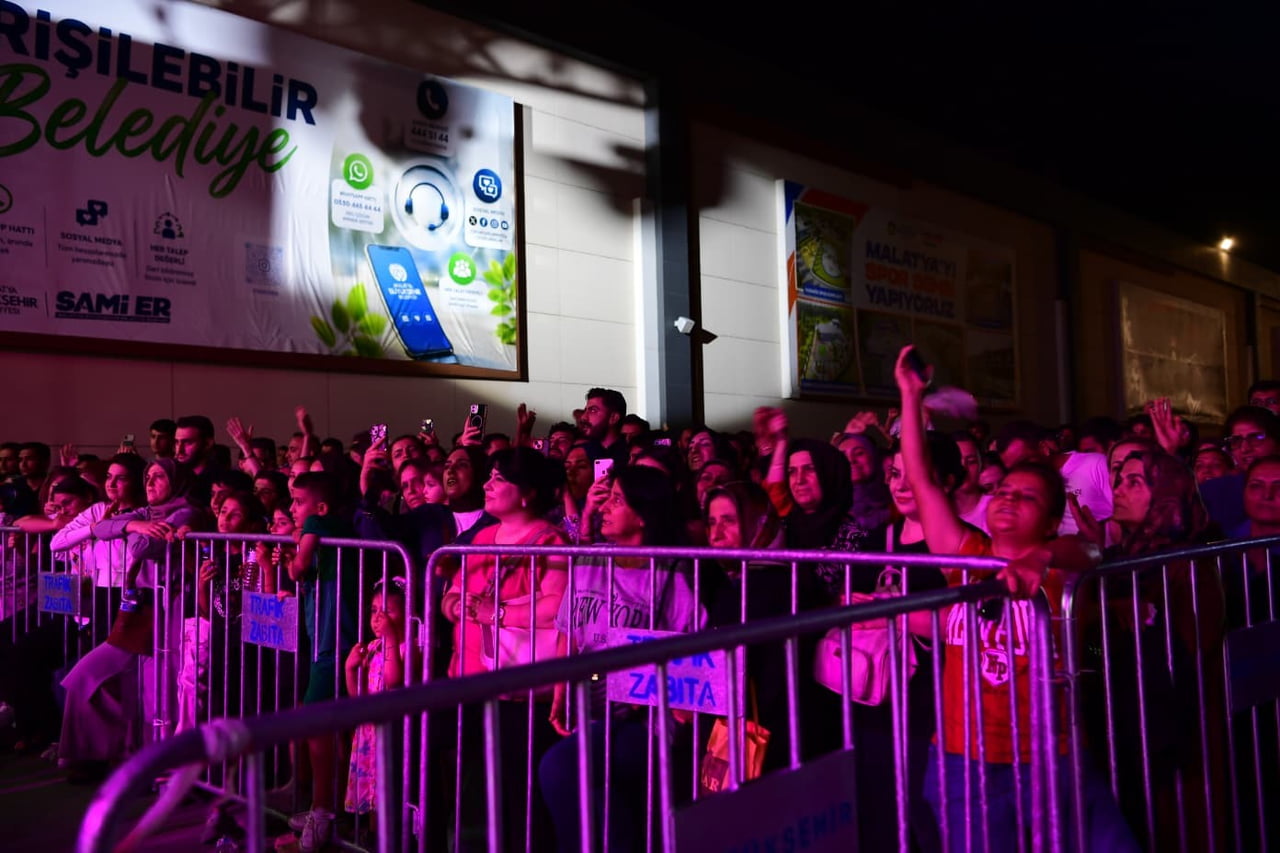 28’İNCİ KAYISI FESTİVALİ VE FUARINDA ENDER BALKIR COŞKUSU