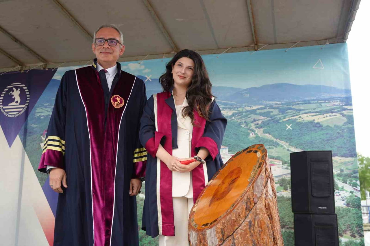 29. DÖNEM BİRİNCİSİ DİŞ HEKİMİ CANSU GÜLNAR,