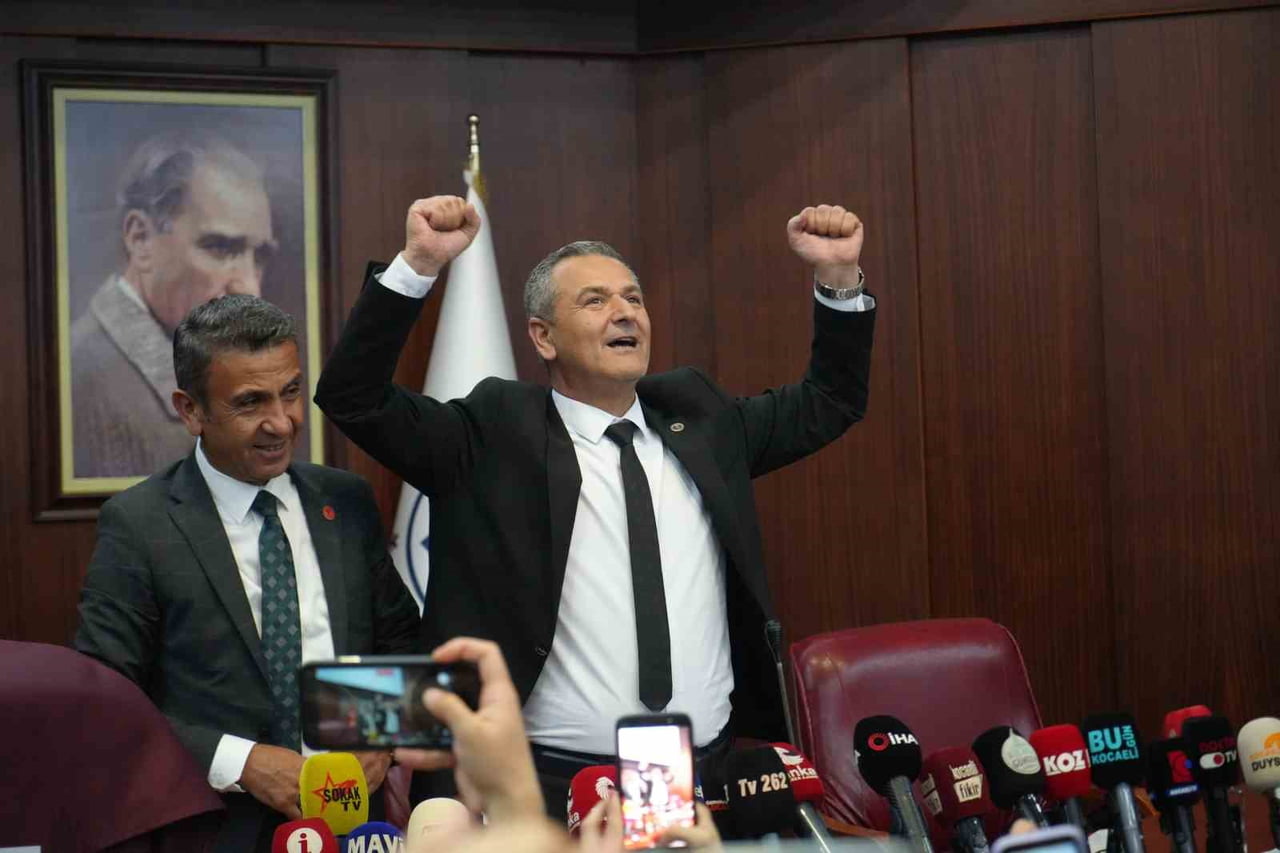3 TUR SÜREN GİZLİ OYLAMA SONUCUNDA, CHP'NİN ADAYI LÜTFÜ OBUZ İZMİT BELEDİYESİ BAŞKAN VEKİLİ...
