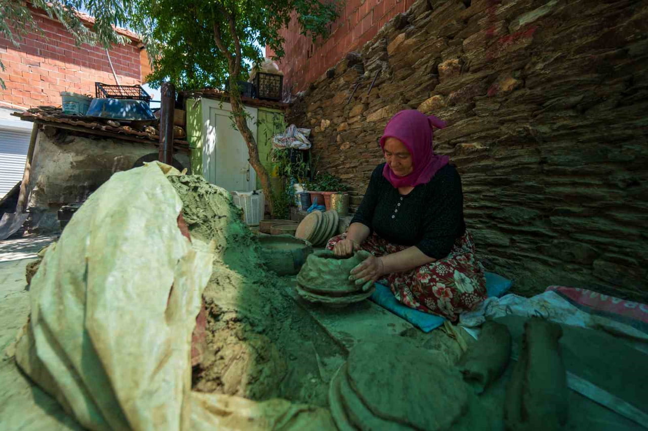30 SENEYİ AŞKIN SÜREDİR ÇÖMLEK ÜRETEN AYNUR AYDOĞAN, 120 TL'YE SATTIKLARI ÇÖMLEKLER İÇİN 200...
