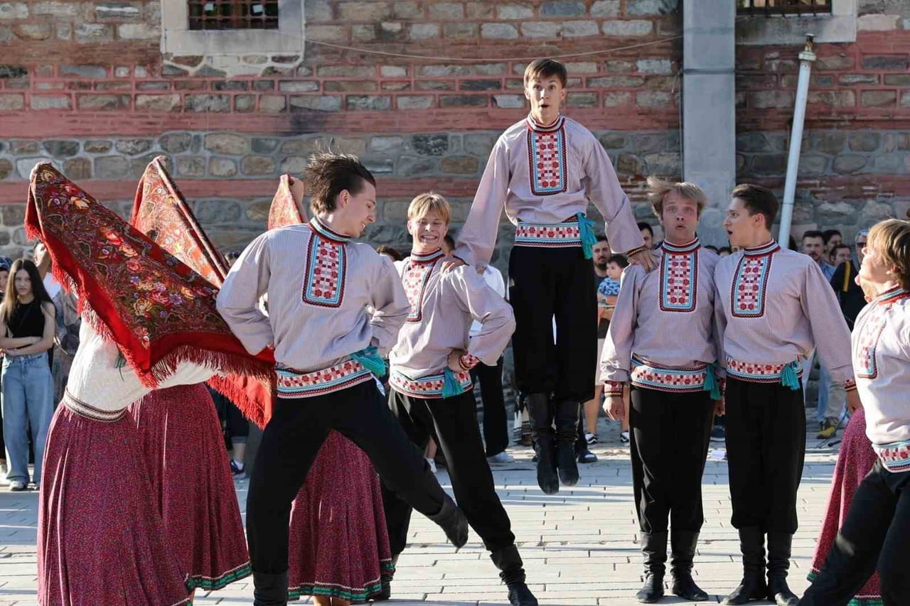 38. ULUSLARARASI ALTIN KARAGÖZ HALK DANSLARI YARIŞMASI ÇERÇEVESİNDE DÜZENLENEN NOKTA GÖSTERİLERİ...