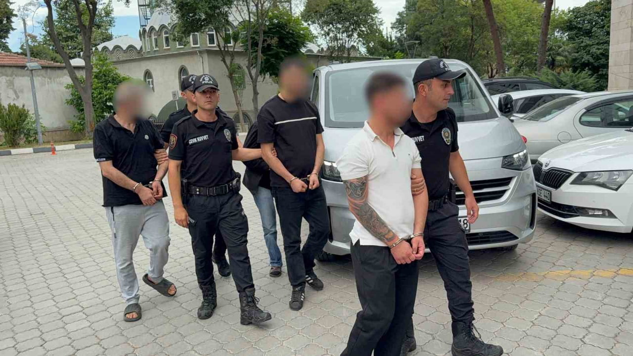 4 ŞÜPHELİ, ADLİYEYE SEVK EDİLDİ.