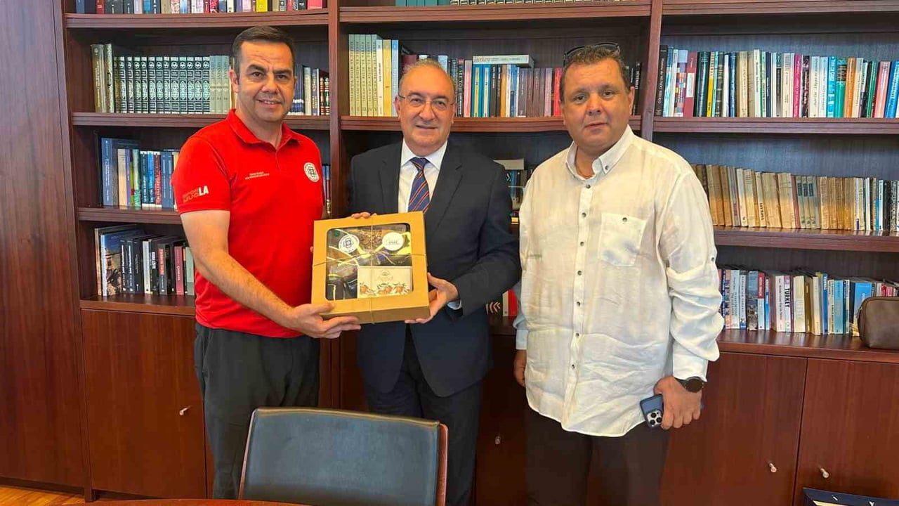 49. PORTEKİZ  GRAND PRIX ULUSLARARASI BİSİKLET YARIŞI İÇİN PORTEKİZ’DE BULUNAN MUĞLA BÜYÜKŞEHİR...