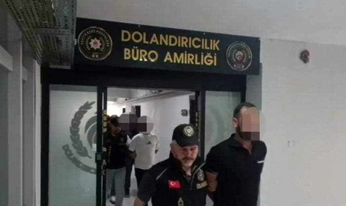 7 ŞÜPHELİ, DÜZENLENEN EŞ ZAMANLI BASKINLARLA YAKALANARAK GÖZALTINA ALINDI.