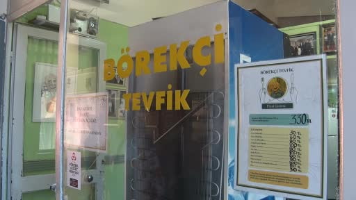81 yaşında, 69 yıldır aynı tezgâhın başında: "Hayata yeniden başlasam yine börekçi...