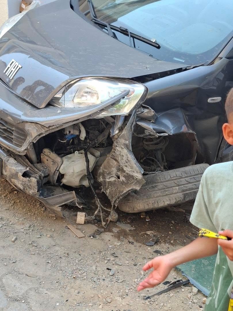 94 YAŞINDAKİ SÜRÜCÜ DİREKSİYON HAKİMİYETİNİ KAYBETTİ: OTOMOBİL PARK HALİNDEKİ ARAÇLARA...