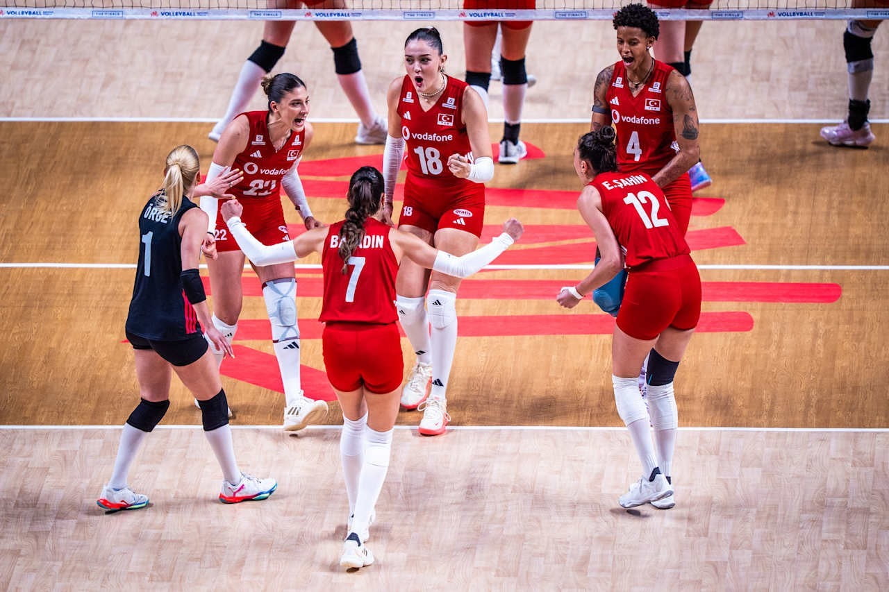 A MİLLİ KADIN VOLEYBOL TAKIMI, 2026 VOLEYBOL MİLLETLER LİGİ'NİN YARI FİNALİNDE KARŞILAŞTIĞI ÇİN'İ...