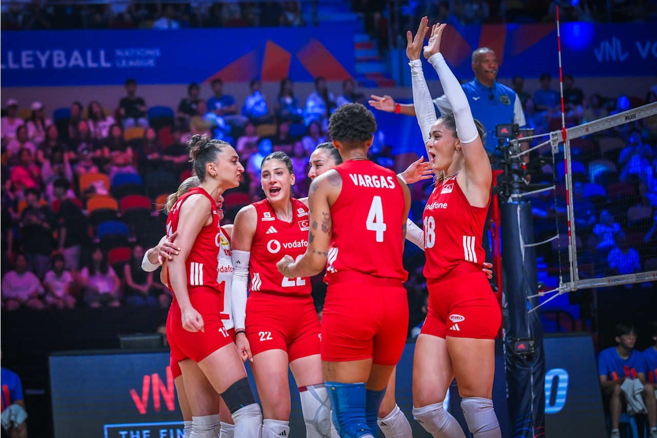 A MİLLİ KADIN VOLEYBOL TAKIMI, 2026 VOLEYBOL MİLLETLER LİGİ FİNALİNDE KARŞILAŞTIĞI BREZİLYA’YI 3-1...