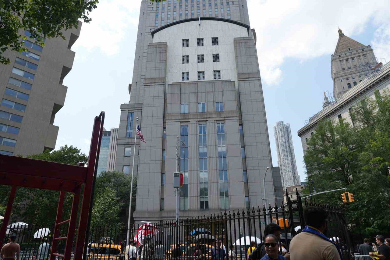 ABD'DE UYUŞTURUCU KAÇAKÇILIĞI VE "NARKOTERÖRİZM" SUÇLAMALARIYLA YARGILANAN VENEZUELA'NIN DEVLET...
