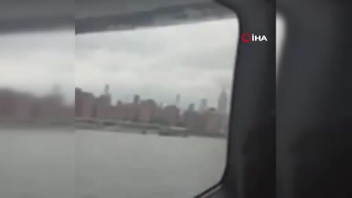 ABD'nin New York kenti semalarında seyreden bir deniz uçağı acil durum ilan ettikten sonra nehre...